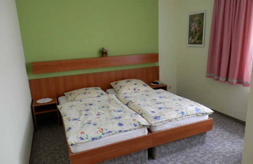 Wickerode Apartment | Double room 5 (3 p.) - Ferienwohng. u. Zimmer Goldschmidt