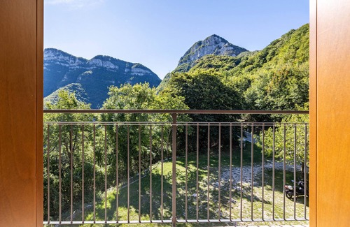Ala Apartment | Double Room 'Camera Matrimoniale' with Mountain View, Shared Garden and Balcony