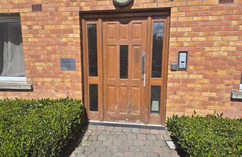 Dublin House | Double Room close to tramline