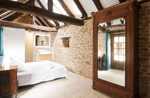 Eguilly Bed & Breakfast | Double room-Exclusive-Ensuite-Courtyard view-Maisonnette indépendante