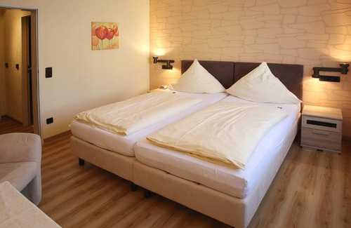 Bad Bertrich Hotel | Double Room Shower /WC - Hotel Haus Christa