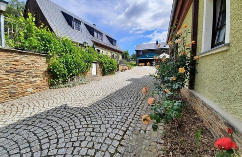 Unterwurschnitz Apartment | Double room, shower, WC, Husarenberg - Ferienhof Wilfert