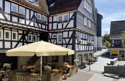 Daaden House | Double room with balcony - Hotel Gasthof Koch