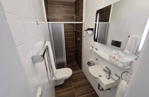 Bad Wurzach House | Double room with shower - Mayrkurhaus Allgäu
