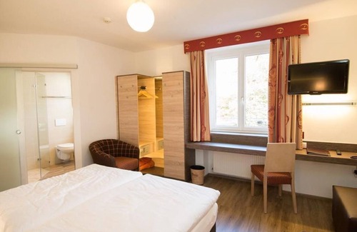 Muehlau Hotel | Double room with shower, WC - Hotel Dollinger