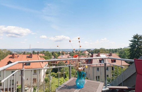 Leubnitz-Neuostra Apartment | Double room with terrace and fantastic view