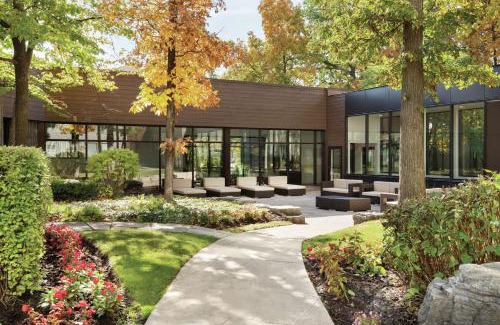 Northeast Mississauga Hotel | DoubleTree by Hilton Hotel Toronto Airport West