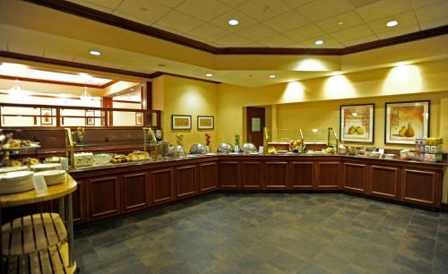 Green Tree Hotel | DoubleTree by Hilton Pittsburgh-Green Tree