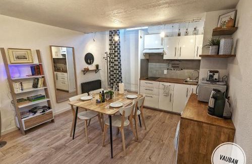 Quartier Administrations Apartment | Douceur Nîmoise en centre ville - RDC et extérieur