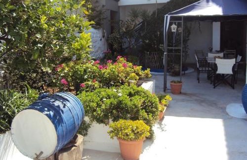 idhra House | Douskos Uptown Living