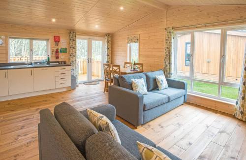 Saddleworth House | Dovestone Luxury Lodges sleeps 6 - pets welcome