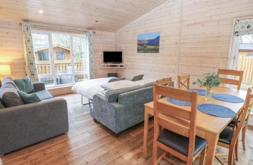 Saddleworth House | Dovestone Luxury Lodges sleeps 6 - pets welcome