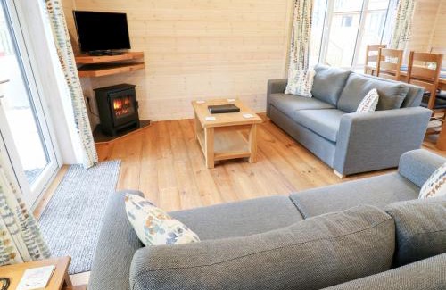 Saddleworth House | Dovestone Secluded Luxury Lodges sleeps 6 - pets welcome