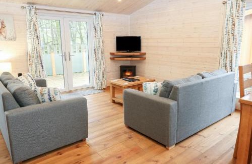 Saddleworth House | Dovestone Secluded Luxury Lodges sleeps 6 - pets welcome