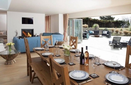 Trebetherick Cottage | DOWNALONG, pet friendly in Daymer Bay