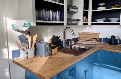York Apartment | Downstairs@TheVictorian: Downtown and Dog-Friendly