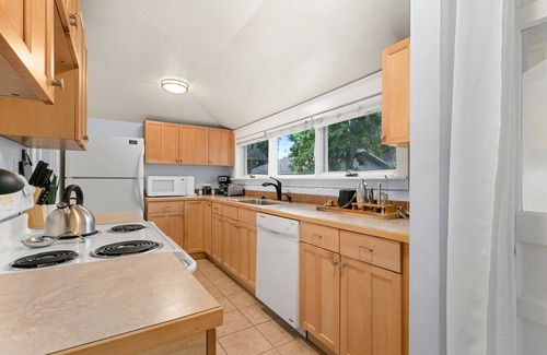University Park House | Downtown Abode w/Hot Tub – Walk to CSU & Old Town