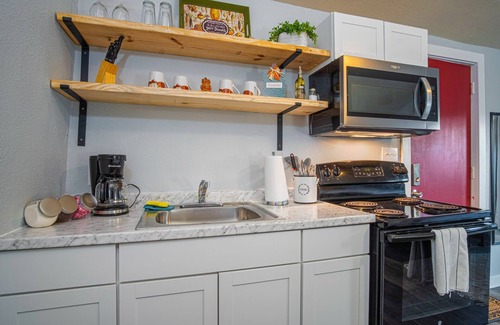 Nevada Street Apartment | Downtown Accessible New 1br/1ba Cozy Studio