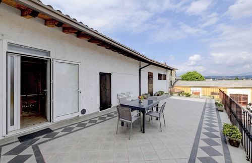 Moniga del Garda Apartment | Downtown Apartment