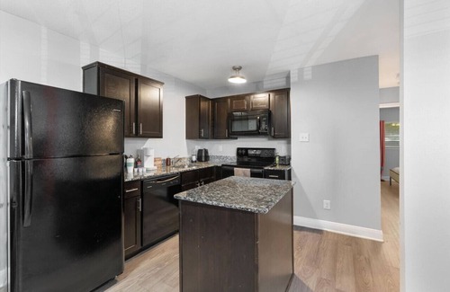 Hyde Park Apartment | Downtown Austin Launchpad w/King Bed, Parking & Easy Event Access!