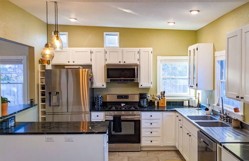 Longmont House | Downtown, beautifully remodeled entire home