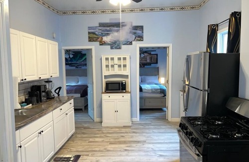 Lakeview House | Downtown Buffalo Entire 6 Bedrooms house with AC, WiFi , and Private Parking