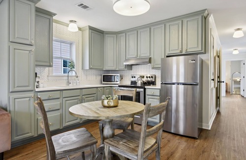 Pass Christian Cottage | Downtown Coastal Escape/Walk to Beach & Shops
