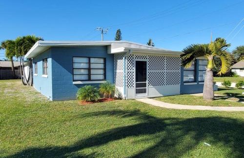 Cocoa Beach Apartment | Downtown Cottage - Walk to the Beach & Restaurants