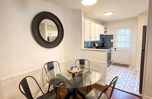 Downtown Little Rock Apartment | Downtown Digs with King Bed