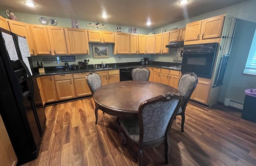 Lewis House | DOWNTOWN DOLORES COLORADO w/river access - Stay at Cozy Comfort Inn, Dolores, CO