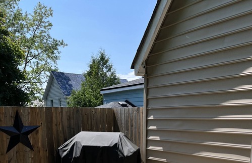 Brockville House | Downtown Escape- Cozy updated home with Hottub