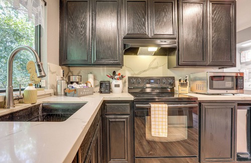 Fair Oaks House | Downtown Fair Oaks Home ~ 15 Mi to Sacramento!