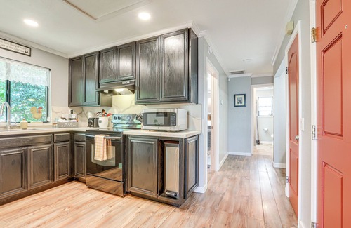 Fair Oaks House | Downtown Fair Oaks Home ~ 15 Mi to Sacramento!