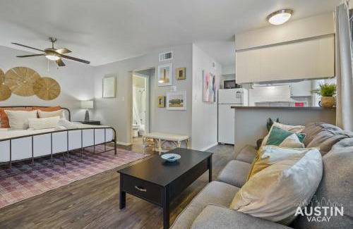 Clarksville Apartment | Downtown Free Parking Fully Equipped Kitchen