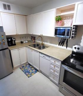 Church and Wellesley Apartment | Downtown Gem by the Subway