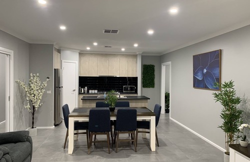 Shepparton House | Downtown House in the heart of Shepparton