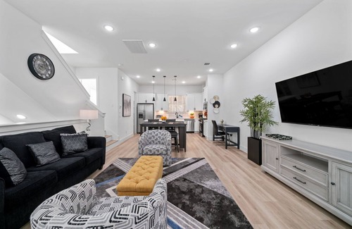 South Central Houston House | Downtown Houston New House!