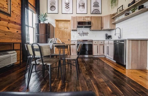 Isle Apartment | Downtown Isle; one block to Lake Mille Lacs beach!