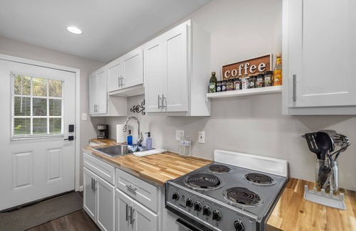 Kimmswick Condo | Downtown Kimmswick~ Studio~ Newly Renovated