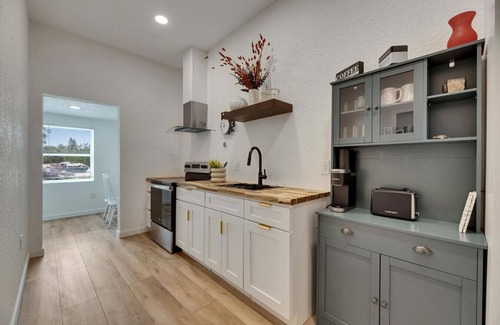 Largo Apartment | Downtown Largo -10 min to Beach