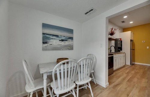 Largo Apartment | Downtown Largo -10 min to Beach