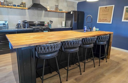 Carterville Apartment | Downtown Loft with full kitchen and laundry room, perfect for long stays
