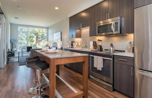 Shoreline West Apartment | Downtown Mountain View 2 BR | Close to Castro St