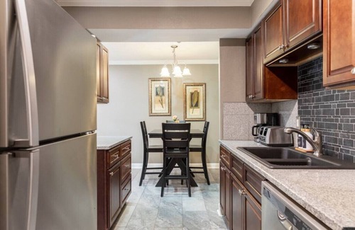 Rutledge Hill Apartment | Downtown Nashville Condo - Walk to Broadway Bars + Free Parking!