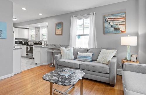 Yachting Village Condo | Downtown Newport Luxury on Thames, 2BR, Sleeps 6 - Walk to Everything