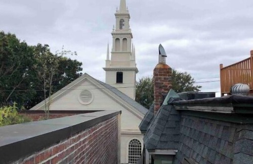 Historic Hill House | Downtown Newport- Newly Remodeled Historic House