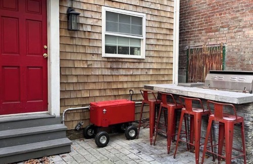 Historic Hill House | Downtown Newport- Newly Remodeled Historic House