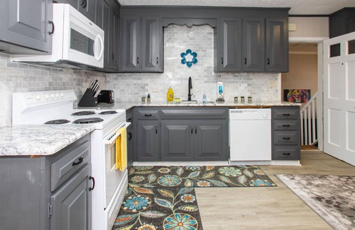 South Pensacola House | DOWNTOWN Pensacola, great for big groups up to 12!