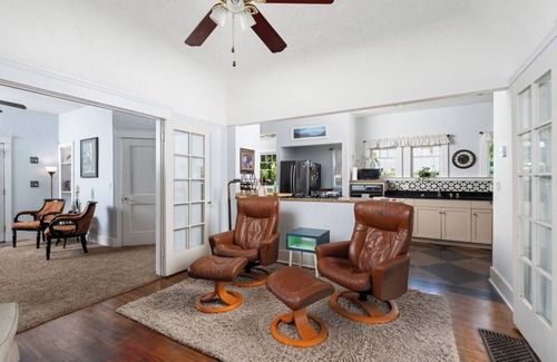 Riviera - Westchester Apartment | Downtown Perfection