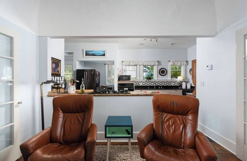 Riviera - Westchester Apartment | Downtown Perfection